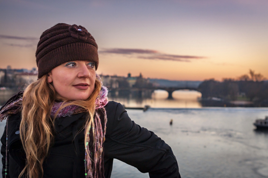 italian-tourist-at-sunset-on-charles-bridge-prague